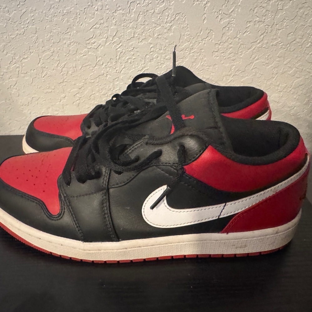 Nike Black and Red Low-Top Sneakers